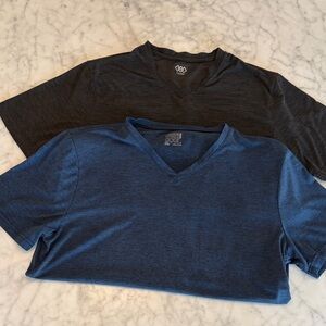 32 Degrees Cool Navy Blue and Black Legend V-Neck T-Shirts Size M/L